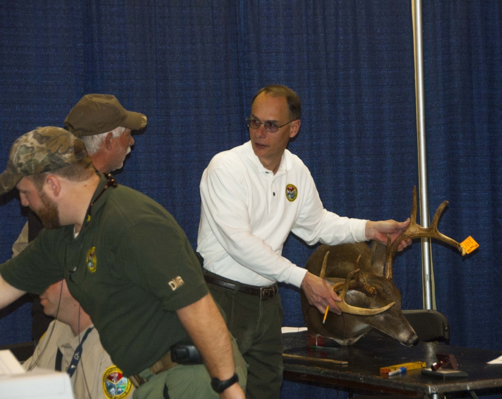 SCDNR biologist Charles Ruth (center) helps a hunter score a nice set of white-tailed deer antlers at the Palmetto Sportsmens Classic. Main page photo: Large mounts from around the U.S. are also displayed at the Classic. [SCDNR photos by Michael Fos…