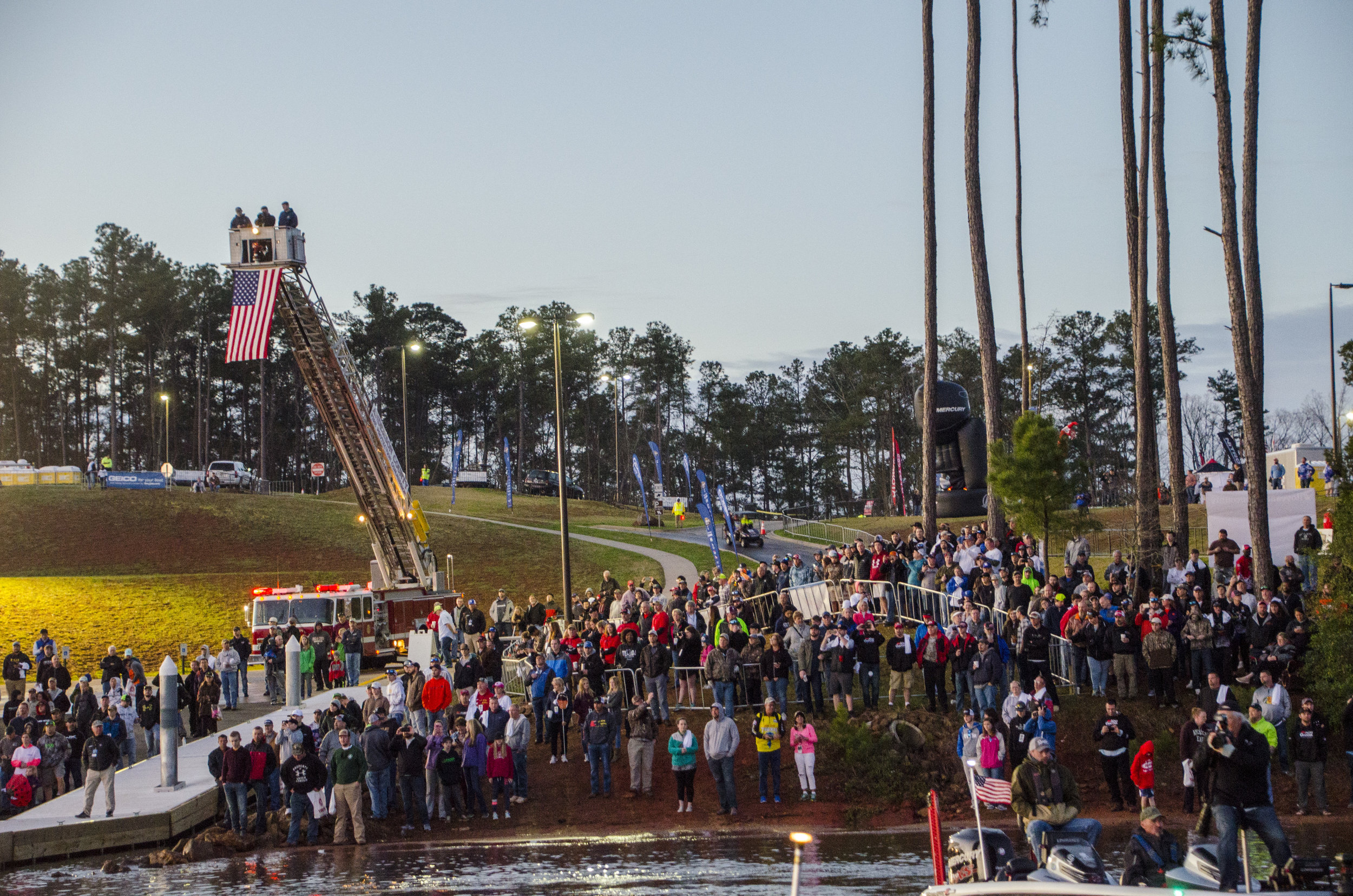 Excited fans crowd the shoreline for the first day of fishing at the 2018 Bassmaster Classic at Lake Hartwell’s Green Pond Landing.